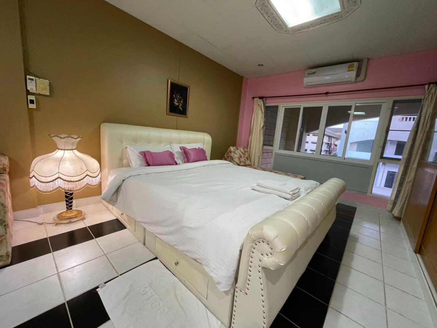 Oyo 75486 Anna Residence Jomtien Exterior foto